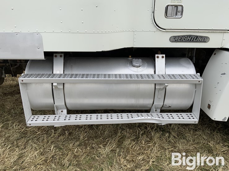 1996-freightliner-fld112-image-17