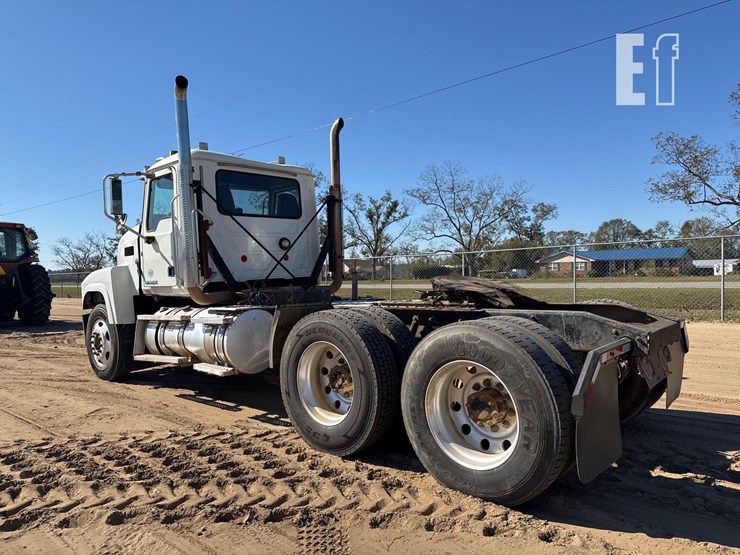 2015-mack-pinnacle-chu613-image-8