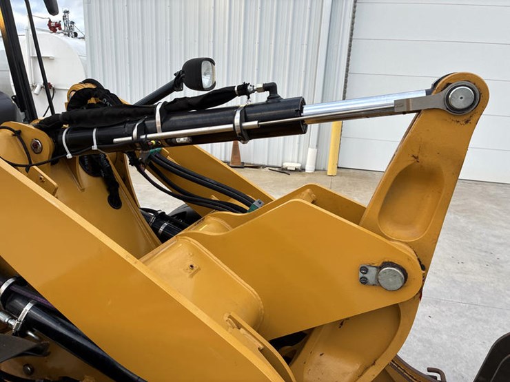 caterpillar-906m-image-22