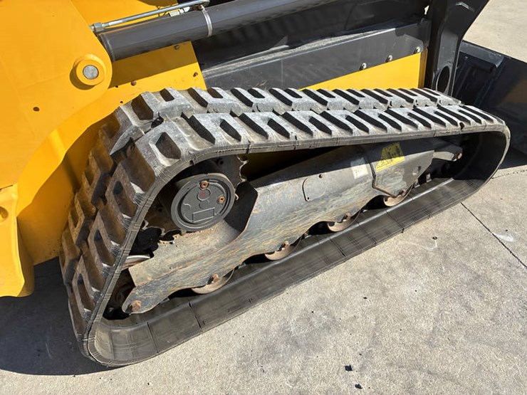 new-holland-c334-image-23