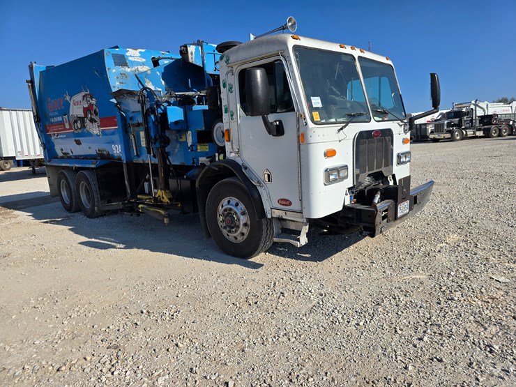 2013-peterbilt-320-image-27