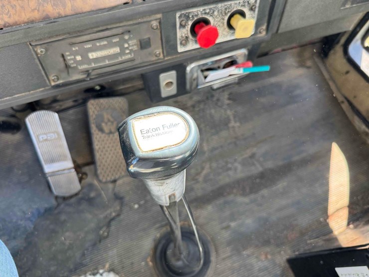 1992-kenworth-t400-image-12