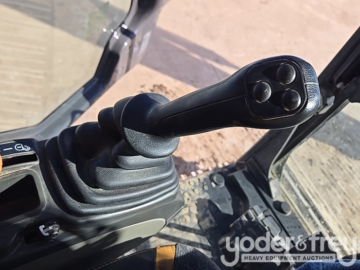 2021-case-cx210-lc-image-198