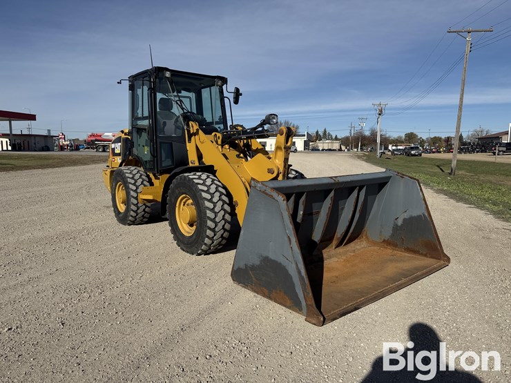 2015-caterpillar-906m-image-3