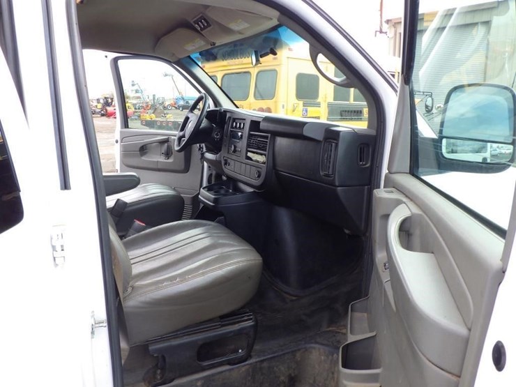 2014-chevrolet-express-3500-image-6