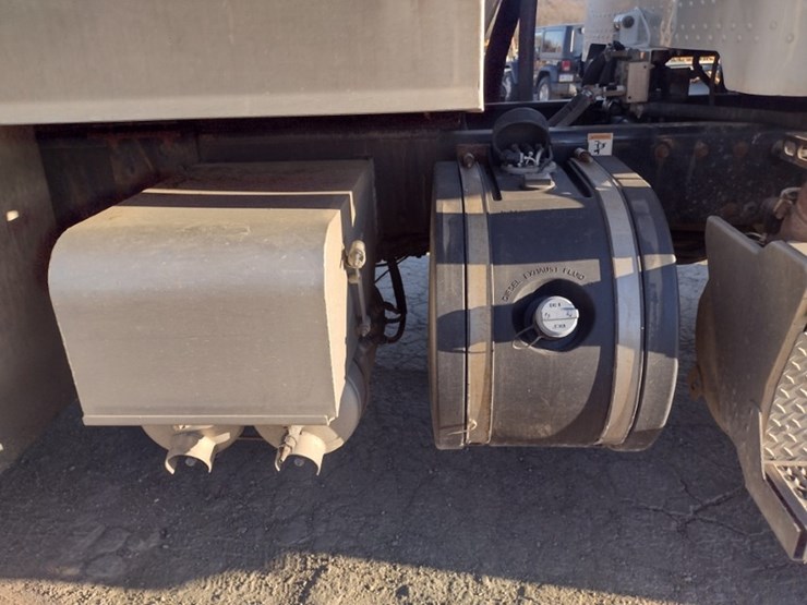 peterbilt-389-image-38