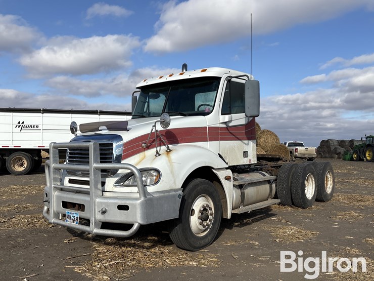 2005-freightliner-columbia-120-image-1