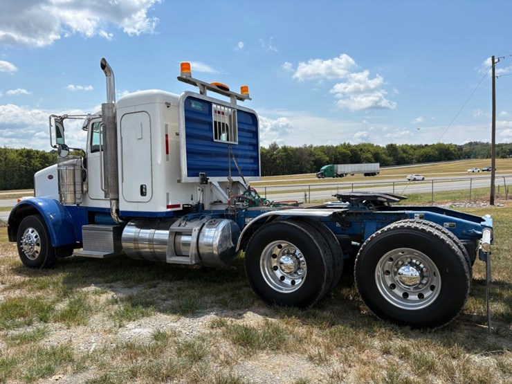 peterbilt-367-image-7