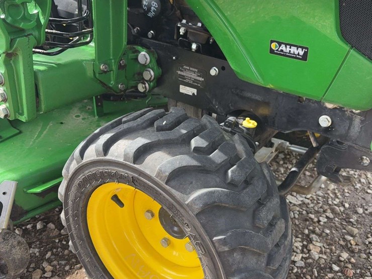 2023-john-deere-1025r-image-17