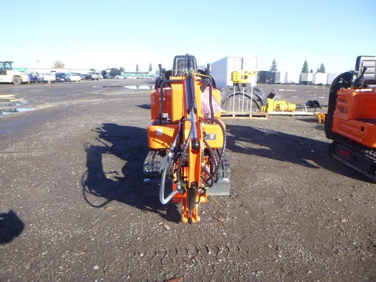 blt-319-hydraulic-excavator-image-5