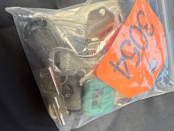 #3054-•-30-piece-equipment-key-set-image-2