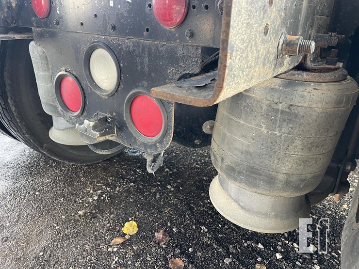 freightliner-columbia-120-image-25