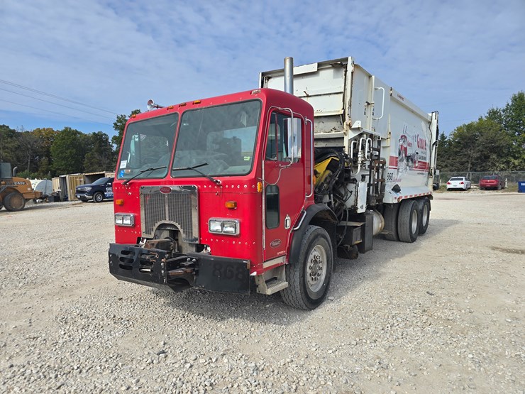 2003-peterbilt-320-image-3