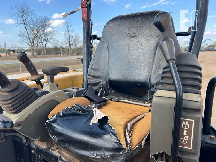 2017-caterpillar-305e2-cr-image-27