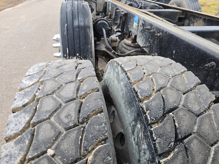 2020-peterbilt-567-image-113