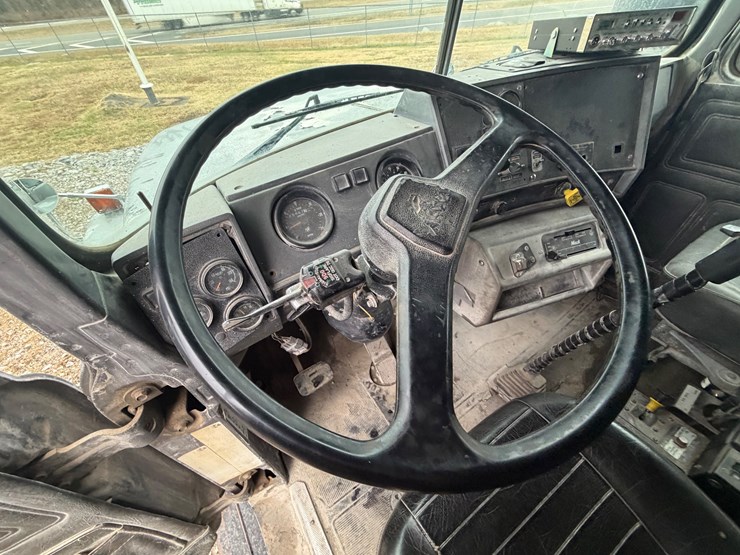 mack-rd688s-image-27