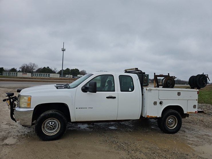 chevrolet-silverado-2500-image-4