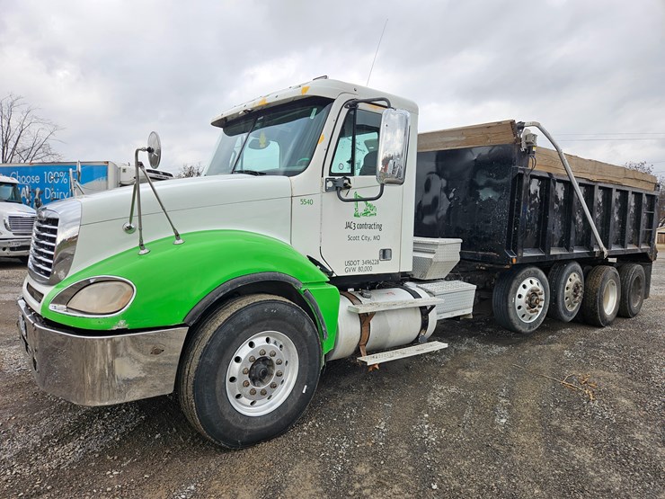 freightliner-columbia-120-image-3