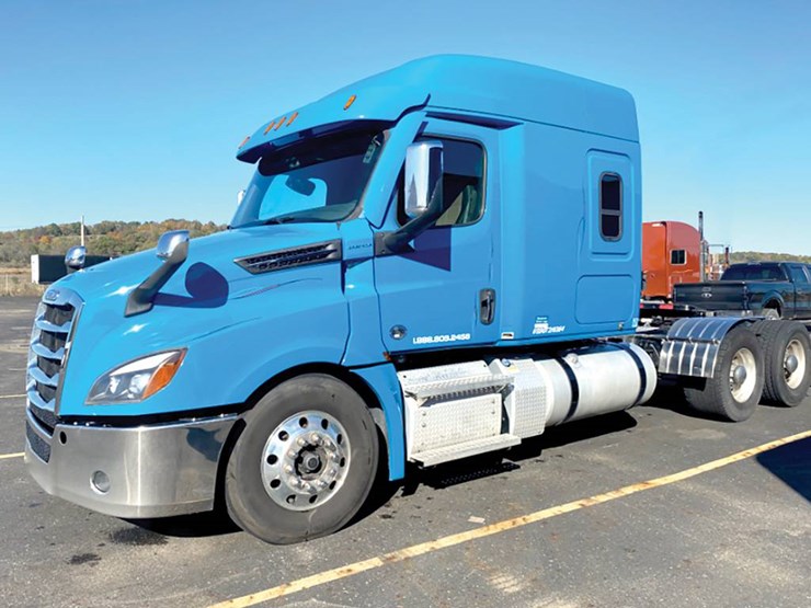 2020-freightliner-cascadia-126-image-1