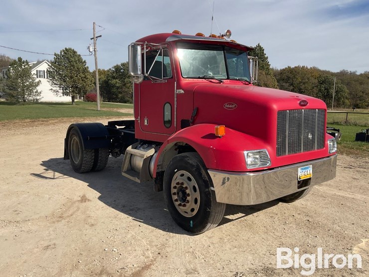 2004-peterbilt-330-image-3