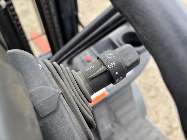 2011-toyota-8fgcu30-image-21