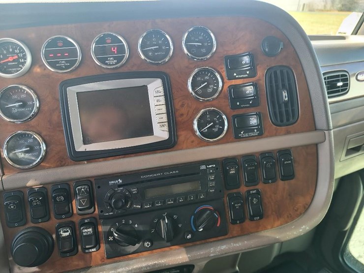 peterbilt-389-image-66