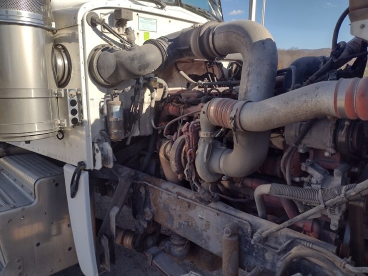 peterbilt-388-image-27