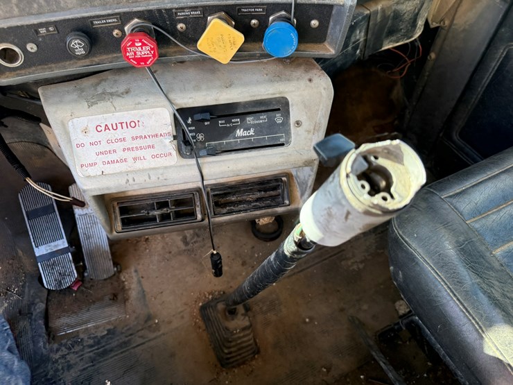 mack-r686st-image-120