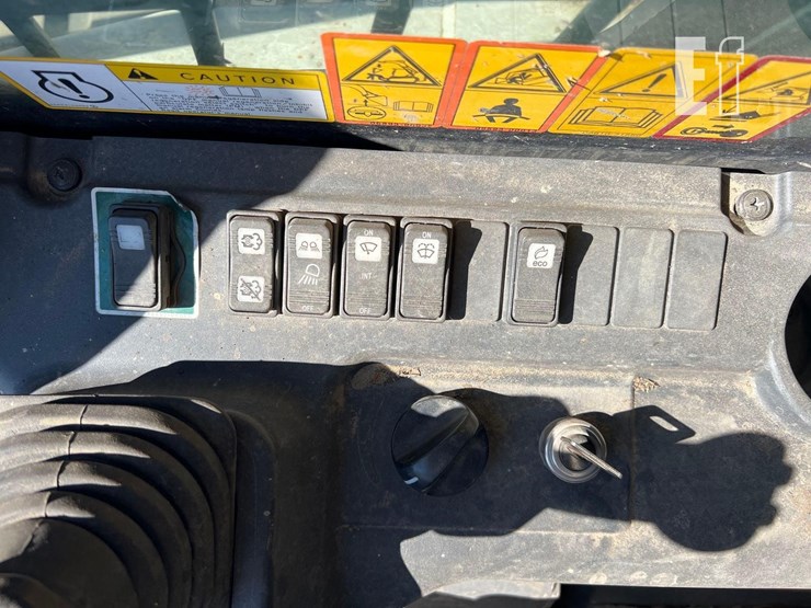 2019-takeuchi-tl12v2-image-29