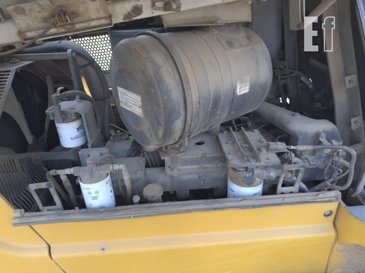 komatsu-d65px-12-image-16