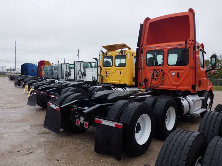 2019-freightliner-cascadia-116-image-8
