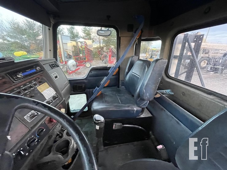 2004-kenworth-t800-image-31