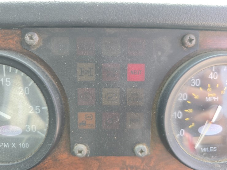 2005-peterbilt-320-image-41