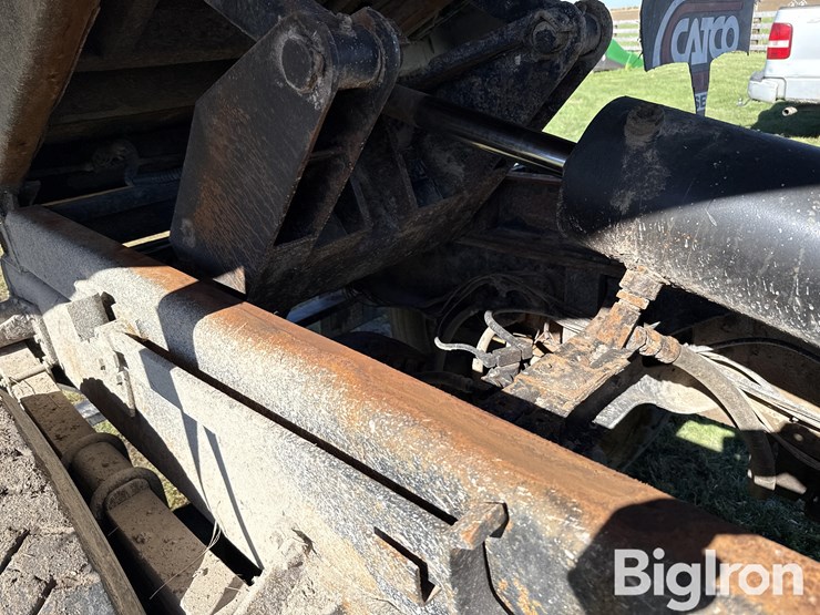 international-4700-image-13