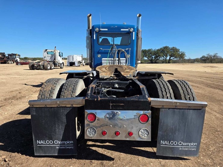 2013-peterbilt-367-image-6