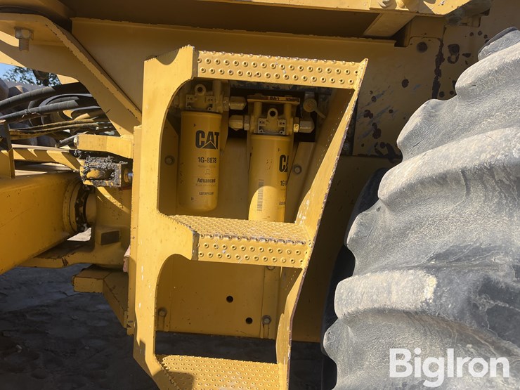 2005-caterpillar-cp-563e-image-11