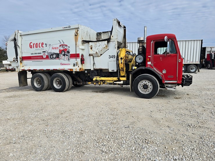 2003-peterbilt-320-image-39