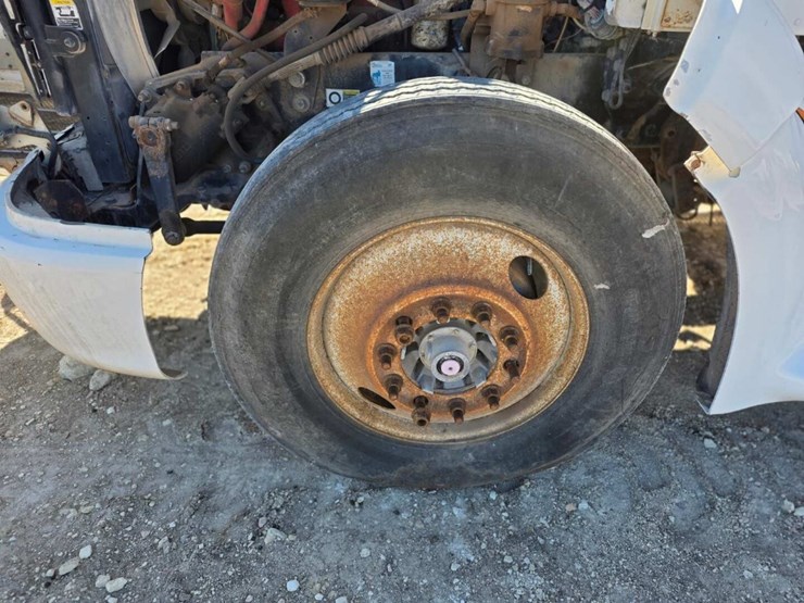 2013-peterbilt-386-image-13