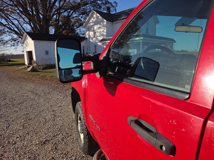 2010-chevrolet-2500hd-image-11