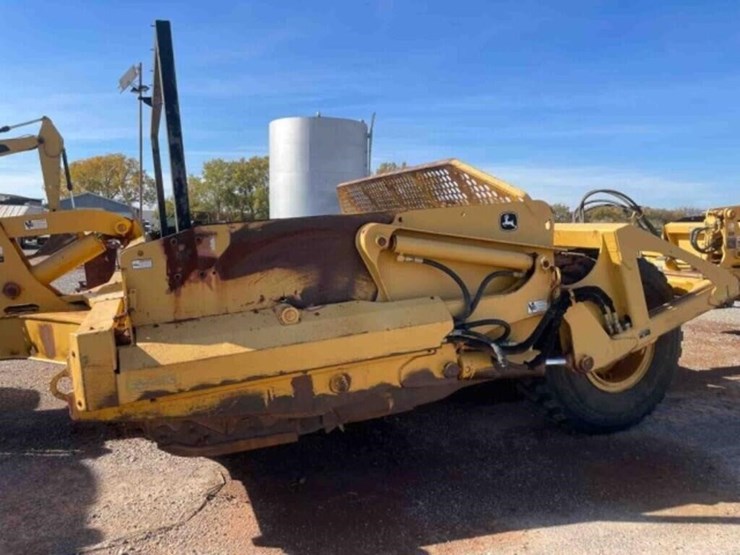 2004-&-2005-john-deere-1812-scraper-package-of-two-image-2