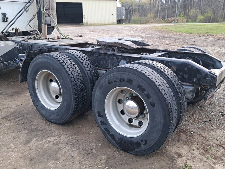 2010-peterbilt-386-image-44