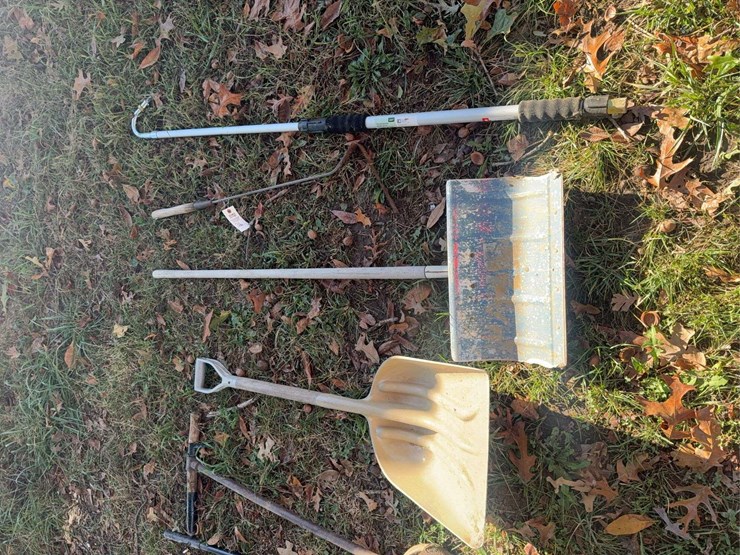 yard-tools,-gutter-cleaner,-shovels,-post-hole-digger.-image-2