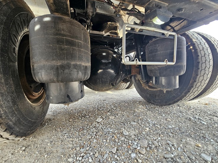 peterbilt-579-image-64