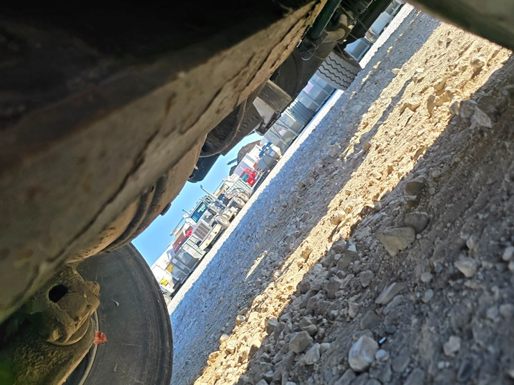 2013-peterbilt-320-image-89