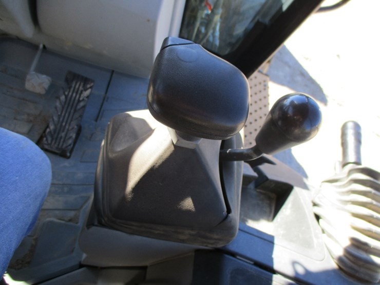 2017-caterpillar-450f-image-8