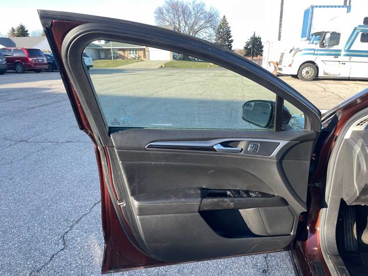 #1388-•-2015-ford-fusion-(has-wi-title)-(of)-image-40