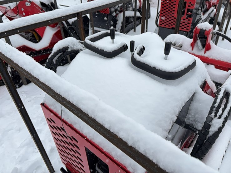 new-agt-ysrt14-mini-track-loader-image-6