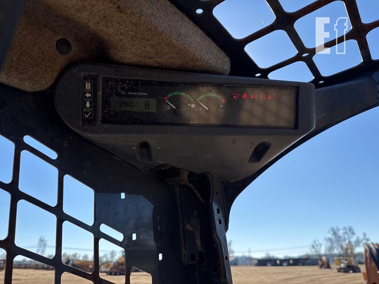 2017-deere-323e-image-24