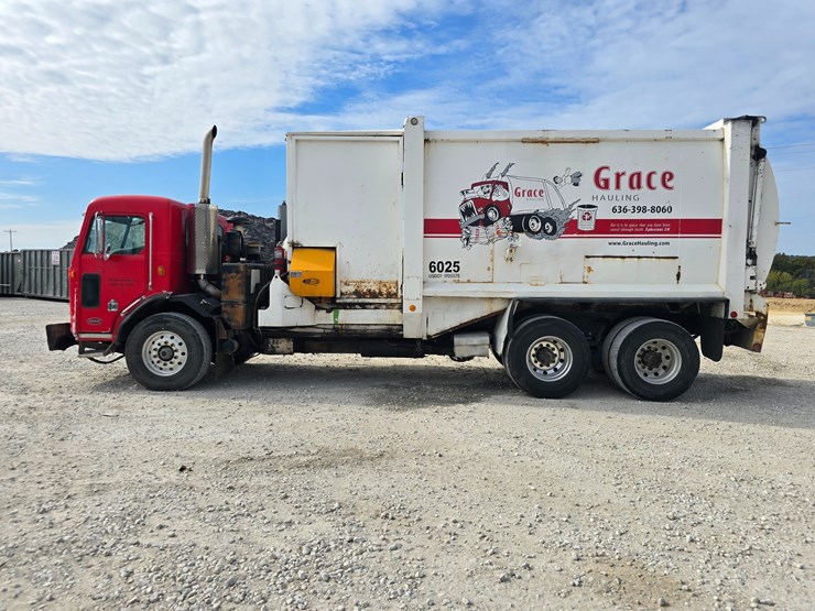 2005-peterbilt-320-image-7