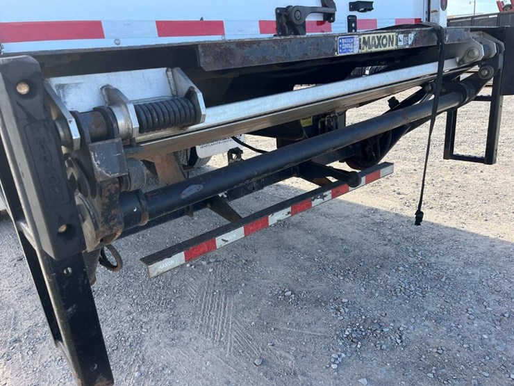 freightliner-m2-106-image-15